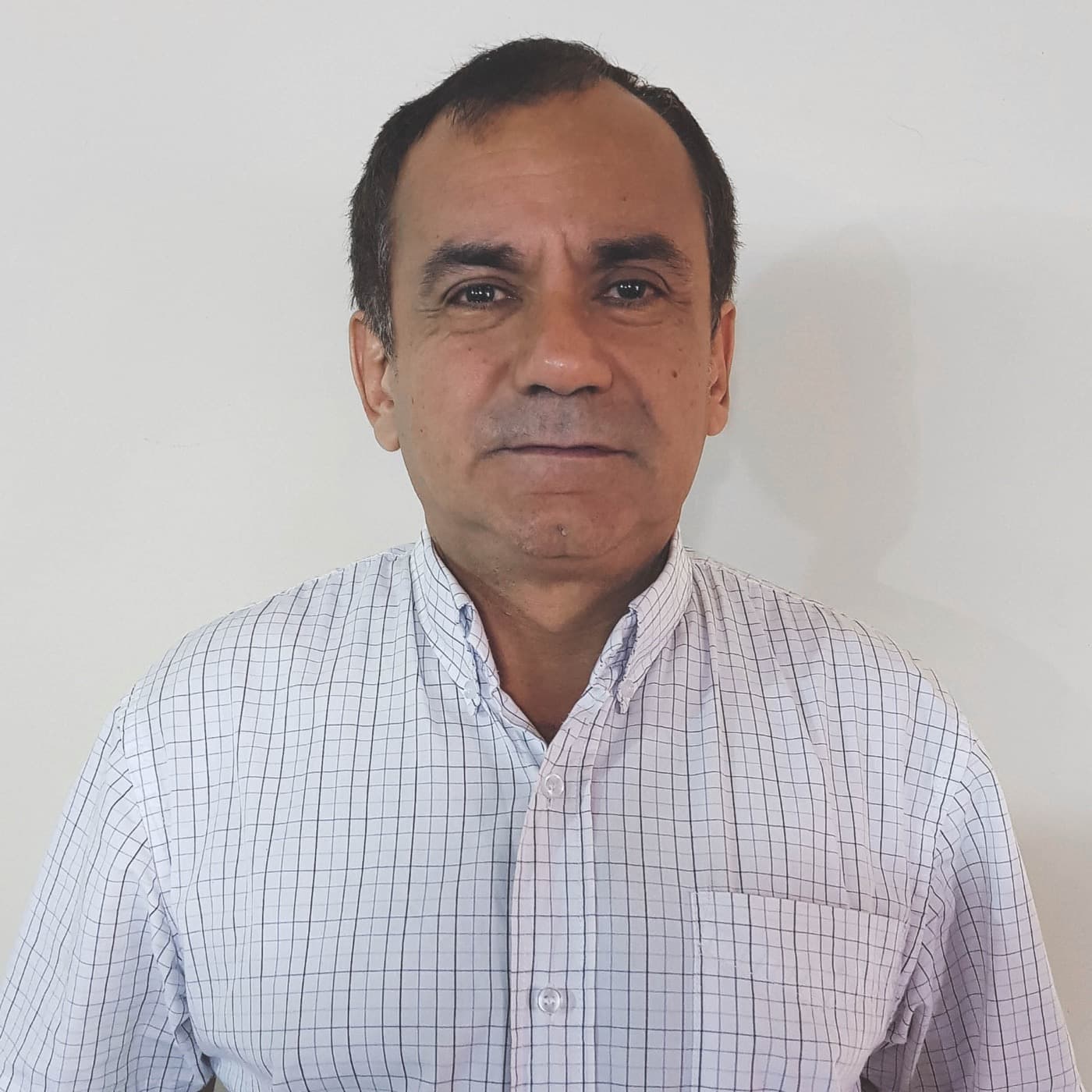 Retrato de Elías Fernández en la oficina del estudio.